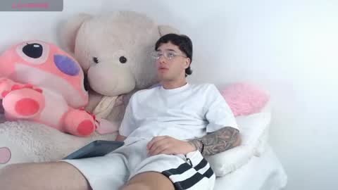 Manuel online show from 05.15.26