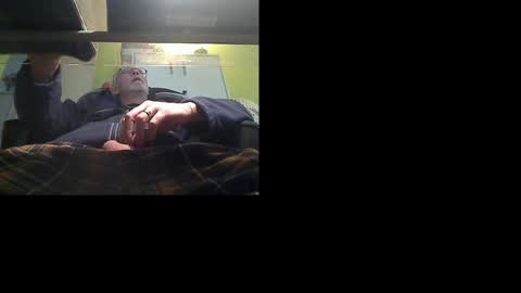 Snapshot of manufocus chatting on 10.18.25 Manu online show from 10.18.25