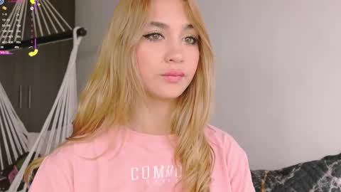 Mara Independent Model online show from 10.15.25