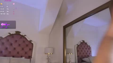 Snapshot of mara_betancurt chatting on 10.24.25 Mara online show from 10.24.25