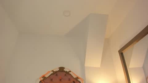 Snapshot of mara_betancurt chatting on 10.31.25 Mara online show from 10.31.25