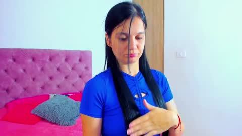 Mara hanson  online show from 10.03.25