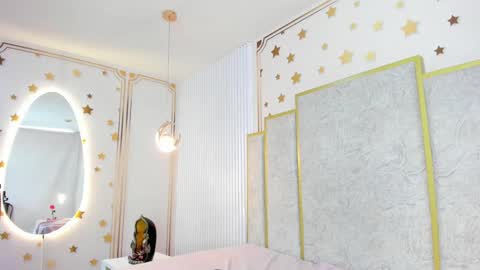 Snapshot of maraluna_ chatting on 02.01.25 Maraluna online show from 02.01.25