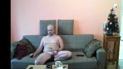 Snapshot of maraoles2 chatting on 12.31.24 Maraoles online show from 12.31.24