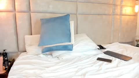 Mara Torres online show from 01.05.25