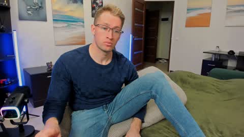 Snapshot of marc105100 chatting on 01.08.25 alex marvelxx online show from 01.08.25