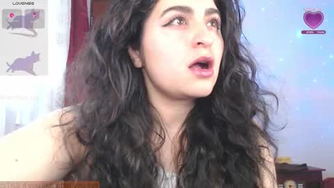 Snapshot of marceline_uu chatting on 11.04.25 M A R C I online show from 11.04.25