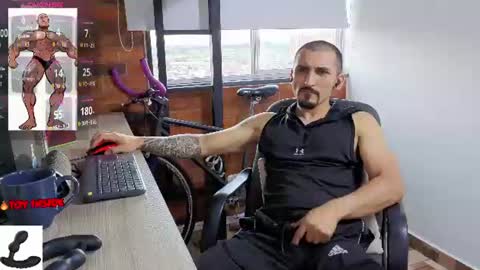Snapshot of marckmuscle chatting on 06.11.26 Marck Independent model online show from 06.11.26