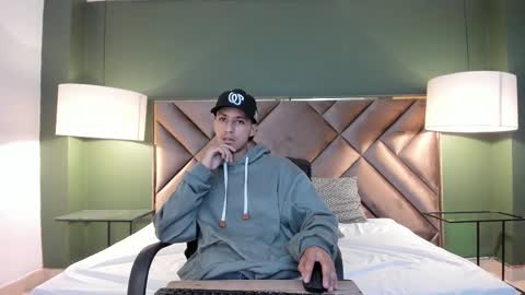 Snapshot of marcus_jeron chatting on 10.22.25 marcus_jeron online show from 10.22.25