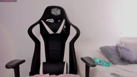 Snapshot of mardybum_ chatting on 11.05.25 Maria online show from 11.05.25