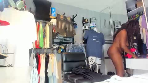 Mareia online show from 10.17.25