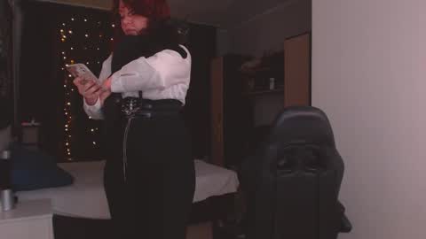 Snapshot of margaret_wilson chatting on 11.22.25 Margaret online show from 11.22.25