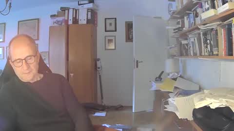 Snapshot of marginalie chatting on 01.11.25 marginalie online show from 01.11.25