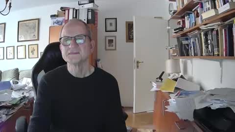 Snapshot of marginalie chatting on 01.11.25 marginalie online show from 01.11.25