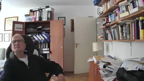 Snapshot of marginalie chatting on 09.18.25 marginalie online show from 09.18.25