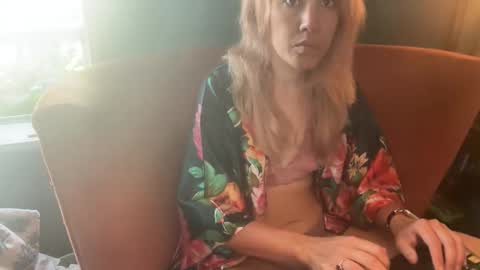 Elle online show from 10.27.25