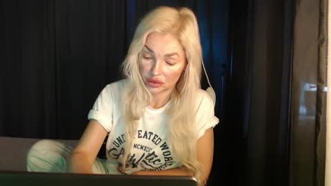 Snapshot of margoo_77 chatting on 10.12.25 Margoo online show from 10.12.25