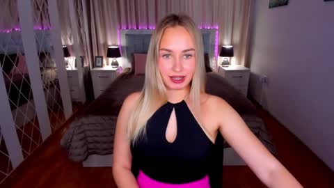 Snapshot of margosugar chatting on 06.25.26 MargoSugar online show from 06.25.26