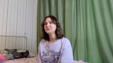 Snapshot of margretpipia chatting on 10.20.25 Rose online show from 10.20.25
