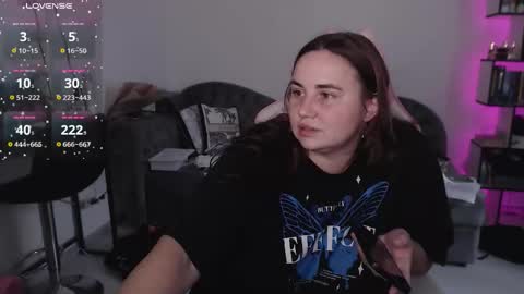 Snapshot of mari_moore7 chatting on 10.05.25 mari moore online show from 10.05.25