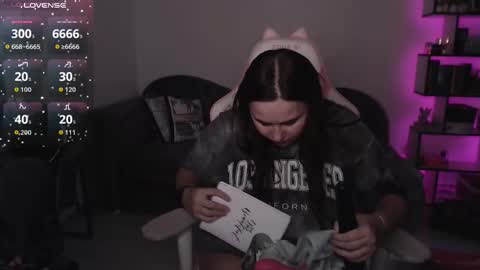 Snapshot of mari_moore7 chatting on 10.16.25 mari moore online show from 10.16.25