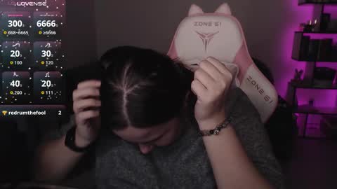 Snapshot of mari_moore7 chatting on 10.19.25 mari moore online show from 10.19.25