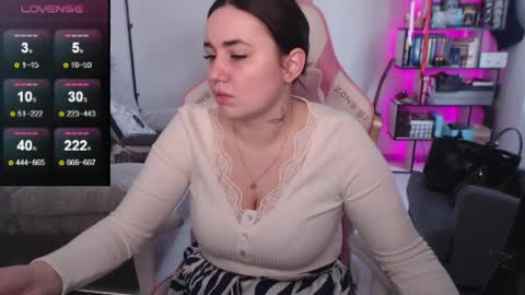 Snapshot of mari_moore7 chatting on 05.01.26 mari moore online show from 05.01.26