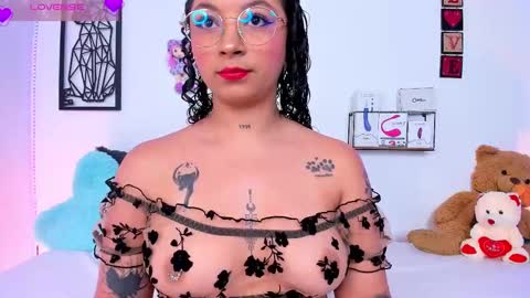 Mari Sweett  online show from 02.21.25
