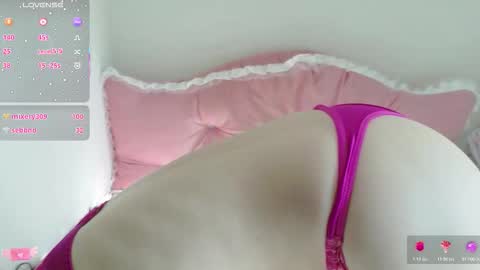 Snapshot of mari_tokyo chatting on 10.31.25 mari_tokyo online show from 10.31.25