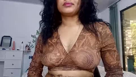 maria441958 online show from 11.18.25