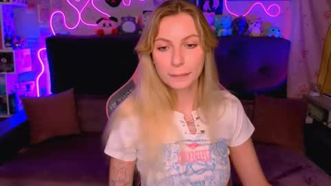 Snapshot of maria_hunt chatting on 10.21.25 Maria online show from 10.21.25