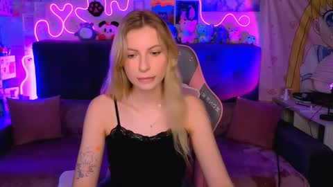 Snapshot of maria_hunt chatting on 11.13.25 Maria online show from 11.13.25