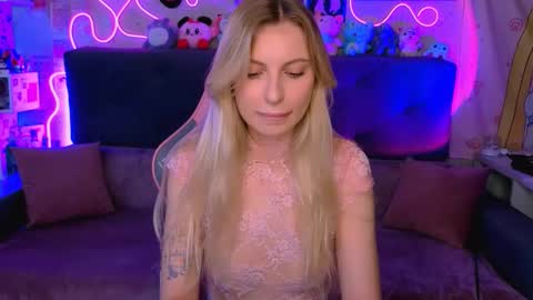 Snapshot of maria_hunt chatting on 11.14.25 Maria online show from 11.14.25