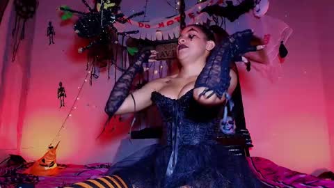 Snapshot of maria_rosee chatting on 10.31.25 ELI online show from 10.31.25