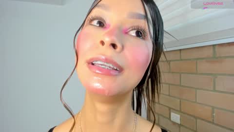 S O F I A  model independent online show from 01.02.25