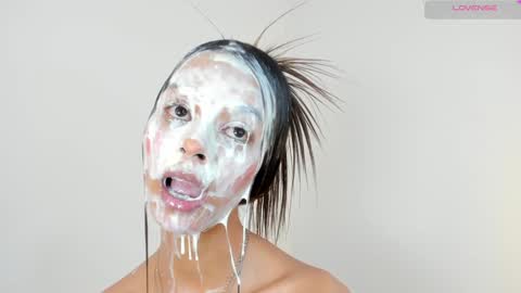 S O F I A  model independent online show from 01.27.25