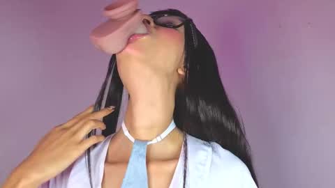 S O F I A  model independent online show from 10.03.25