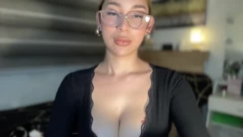 Snapshot of maria_sopia18 chatting on 02.24.25 Sopia Nicart online show from 02.24.25