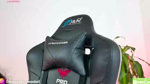 Snapshot of mariafer05 chatting on 11.04.25 Maria Fer online show from 11.04.25