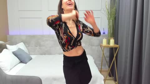 Snapshot of mariagold chatting on 12.20.24 Mari online show from 12.20.24