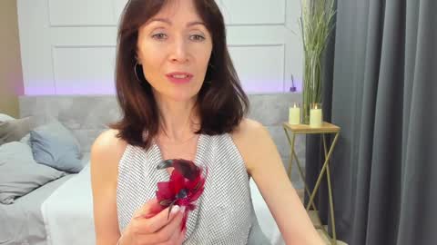 Snapshot of mariagold chatting on 12.26.24 Mari online show from 12.26.24