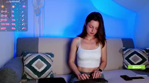 Snapshot of mariahoward chatting on 11.14.25 Maria online show from 11.14.25