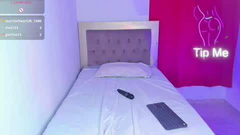 Snapshot of mariam_presley1 chatting on 03.10.25 HELLO GUYS IM NEW online show from 03.10.25