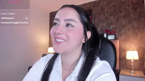 Snapshot of marian__stone chatting on 10.20.25 Marian online show from 10.20.25