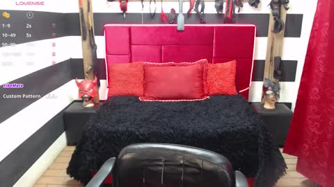 Snapshot of marian_ran_ chatting on 10.02.25 Marian online show from 10.02.25