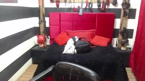 Snapshot of marian_ran_ chatting on 10.07.25 Marian online show from 10.07.25