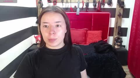 Snapshot of marian_ran_ chatting on 10.08.25 Marian online show from 10.08.25