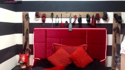 Snapshot of marian_ran_ chatting on 10.21.25 Marian online show from 10.21.25