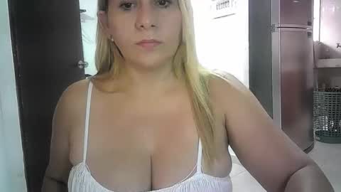 Snapshot of mariana995649 chatting on 05.13.26 mariana995649 online show from 05.13.26