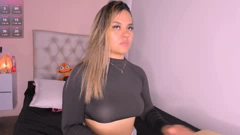 Snapshot of mariana__roe chatting on 12.27.24 Mariana Roe online show from 12.27.24